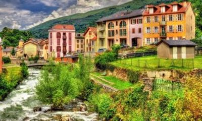 From Barcelona: Private Day Trip to Spain, France & Andorra