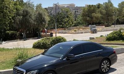 Private Athens Instagram Tour from Outside with no Entries
