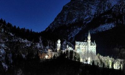 Private Group Tour from Garmisch-Partenkirchen to Neuschwanstein and Linderhof Castle