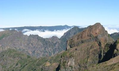 Full-day Walking Experience in Pico do Arieiro