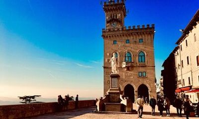 Romantic tour of San Marino with gourmet aperitif