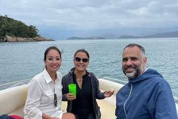 4h or 8h boat tour through the islands of Ubatuba